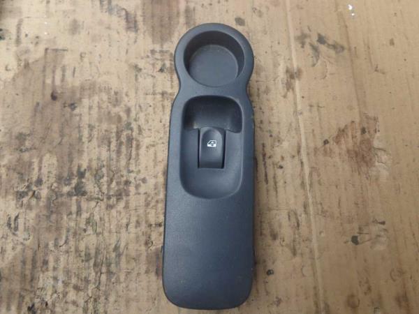 BOUTON LEVE VITRE RENAULT MODUS (COTE PASSAGER ) - Vue 1